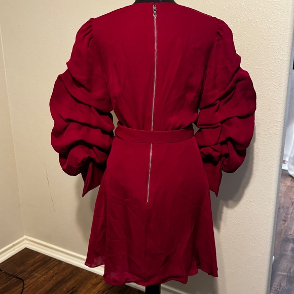 ALICE + OLIVIA Santina Tuck Sleeve Faux Wrap Silk Dress in Bordeaux Wine Size 6 - Picture 5 of 9